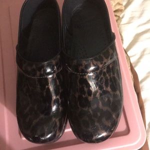 Dansko leopard paten leather print